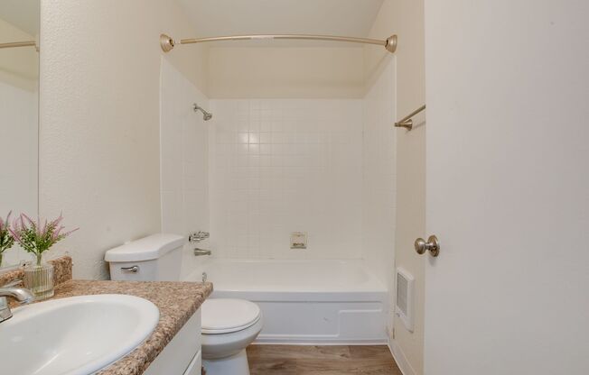 3 beds, 1 bath, 872 sqft, $1,850, Unit 2-25