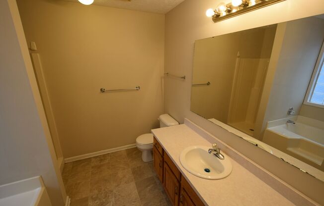 2 beds, 2 baths, $1,100, Unit UNIT 4