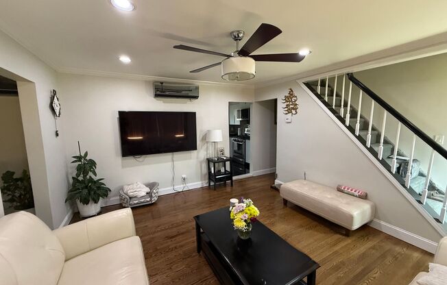 Fantastic 4 Bed/1.5 Bath Home in Valley Stream!