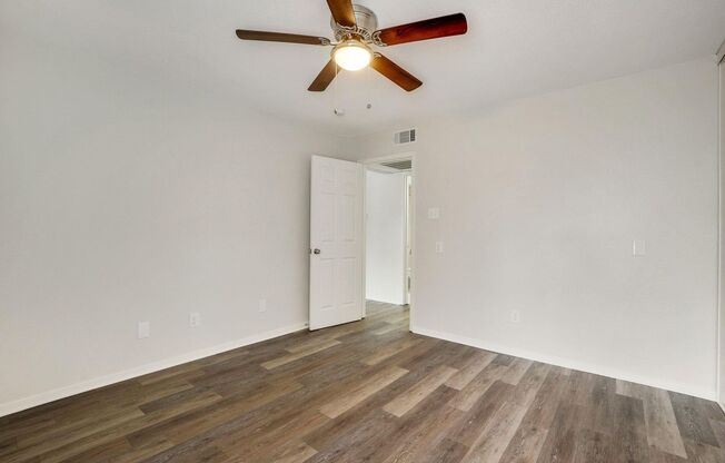 2 beds, 1 bath, 810 sqft, $1,100, Unit 102