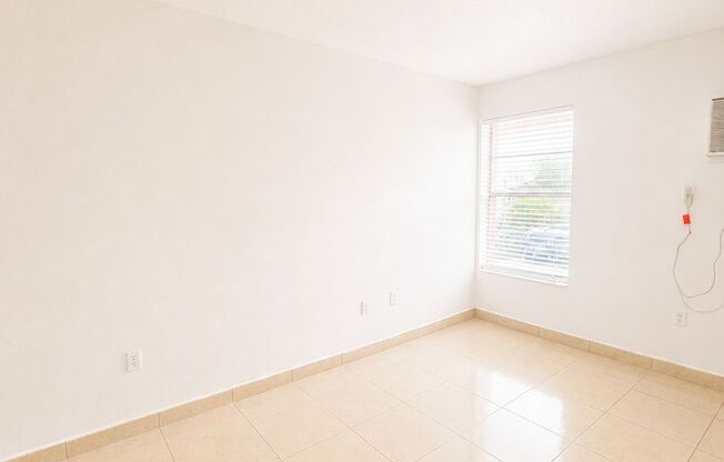 1 bed, 1 bath, 750 sqft, $1,700, Unit A28