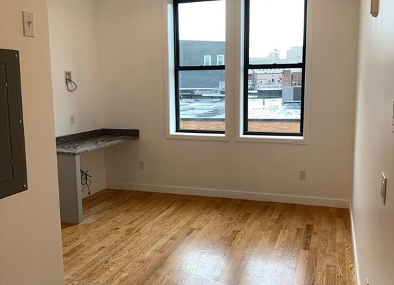 Studio, 1 bath, 415 sqft, $1,595, Unit 410