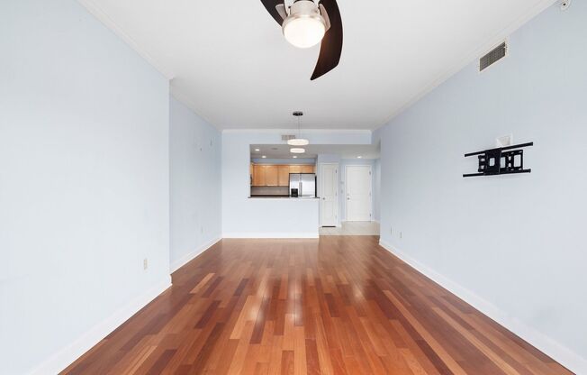 1 bed, 1 bath, 1,100 sqft, $2,495, Unit 400 E Bay Street #1810 (TP)