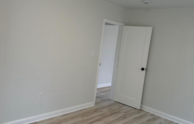 3 beds, 1 bath, $2,187, Unit # 301