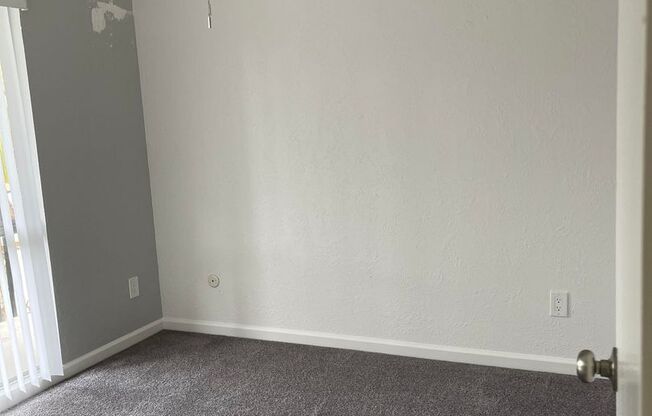 2 beds, 1 bath, 700 sqft, $2,395, Unit 75-43