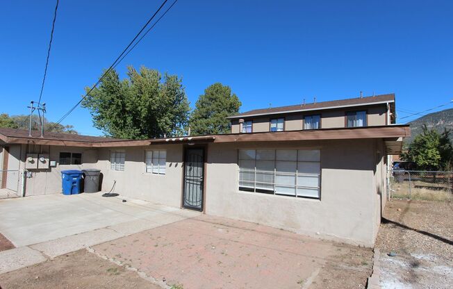 Bright 3-Bedroom Single-Story Duplex with Garage | 1,166 Sq Ft | Great Flagstaff Location