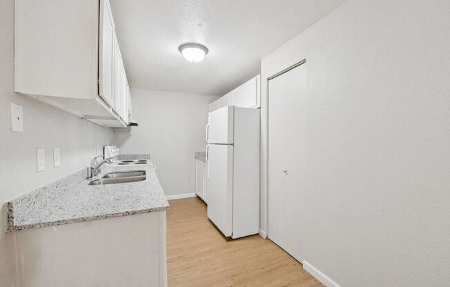 3 beds, 2 baths, 643 sqft, $2,000, Unit B105