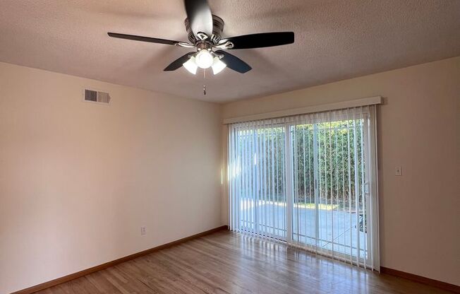 4BR House in Clairemont with a 2 Car Garage, AC, and W/D Hookups