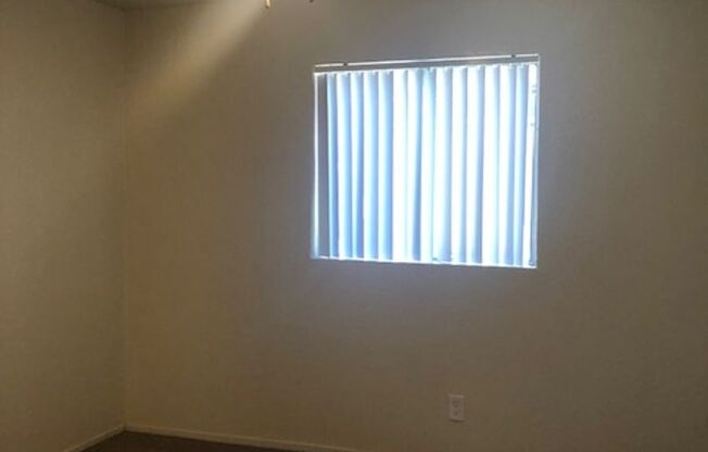 2 beds, 1 bath, 825 sqft, $1,300, Unit 124