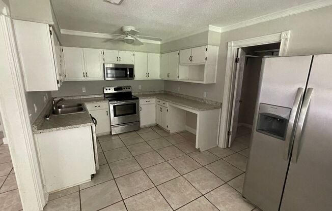 3 beds, 2 baths, $1,600