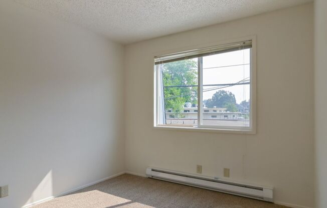 2 beds, 1 bath, $1,600, Unit 6