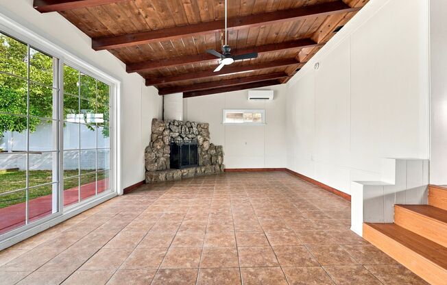 3 beds, 1.5 baths, $4,300