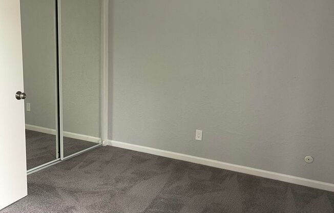 2 beds, 1 bath, 700 sqft, $2,395, Unit 75-43