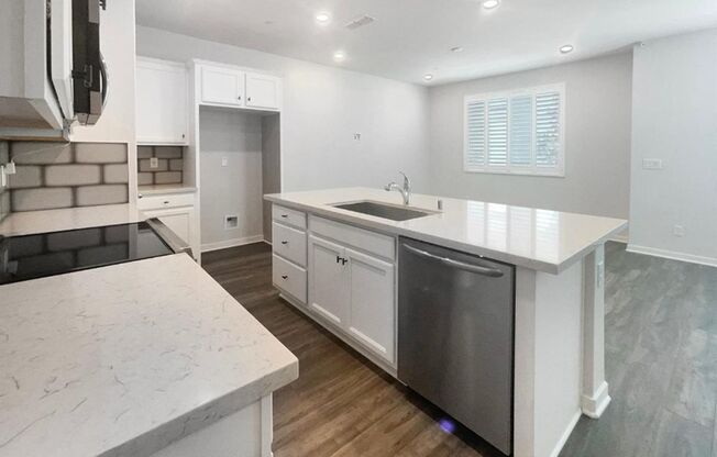 3 beds, 2.5 baths, $2,995, Unit # 65101