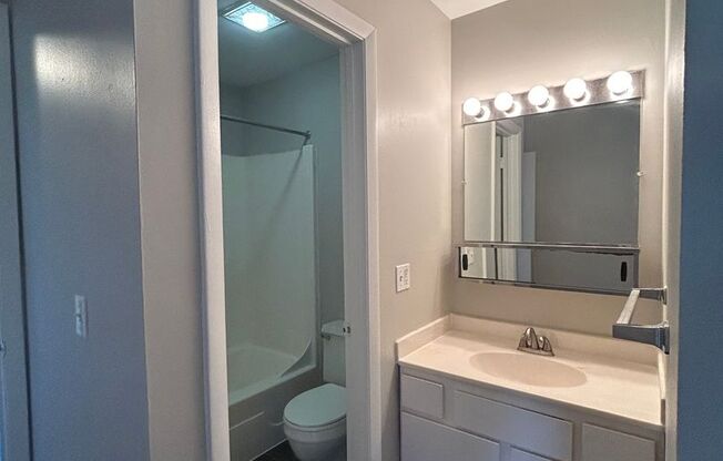 3 beds, 2.5 baths, 1,636 sqft, $1,379, Unit 729