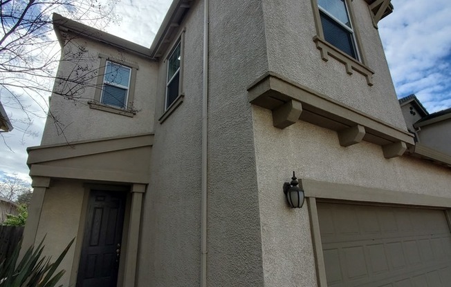 1712 MAMMOTH WAY