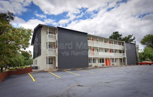 1717 N VASSAR AVE
