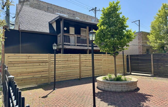 1946 N KEDZIE AVE