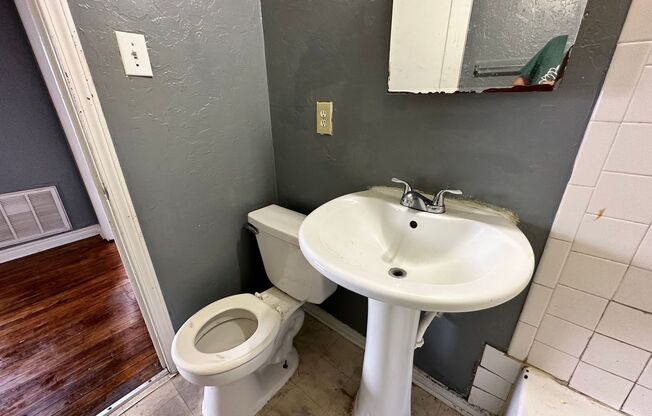 2 beds, 1 bath, $995