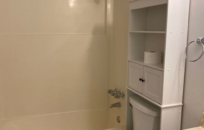 1 bed, 1 bath, 600 sqft, $900, Unit 02