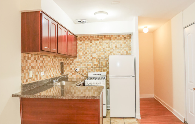 1055 W CATALPA