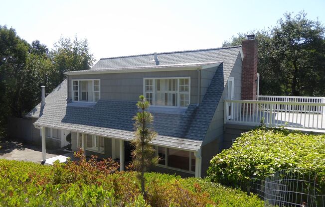 SPACIOUS AND SECLUDED THREE BED / TWO BATH HOME IN ROSS WITH POOL