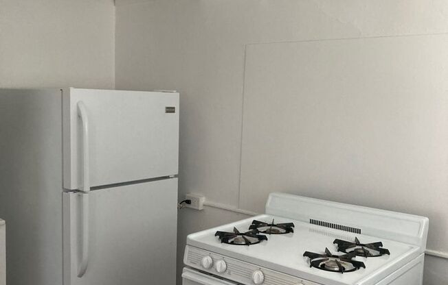 Studio, 1 bath, $1,350, Unit Unit 305