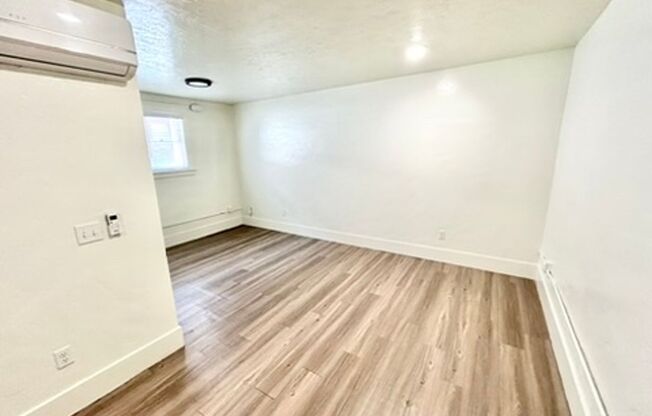 Studio, 1 bath, 425 sqft, $1,149, Unit 04