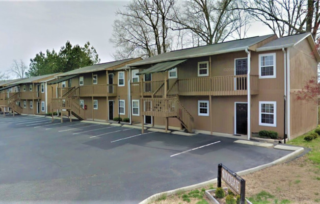 Excellent Location! Ideal for Roommates 2 Bed 2 Bath Apartment w/ Private Patio in Hixson,TN.