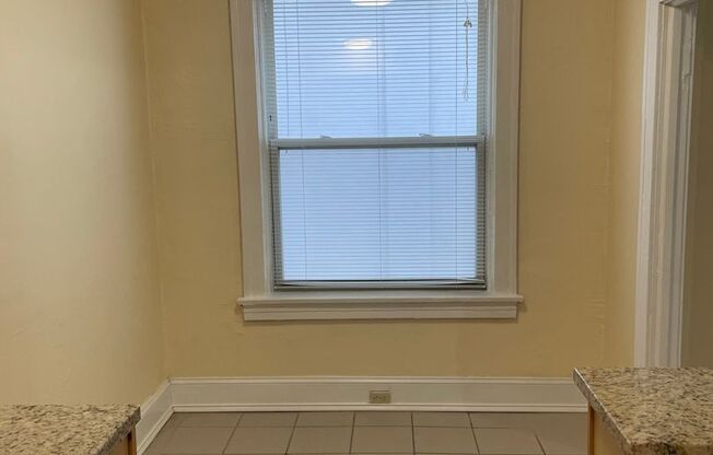 2 beds, 1 bath, 775 sqft, $1,350, Unit 215