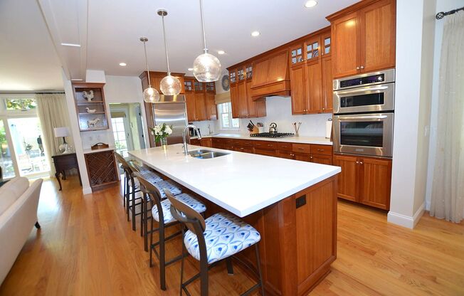 Charming Vacation Home, Furnished 4Bd/3.5Ba Home