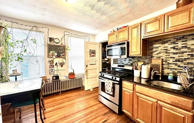 82 DEXTER AVE