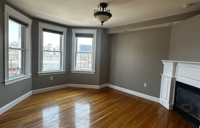 Spacious 3 Bed 2 Bath Apartment With Garage Parking!