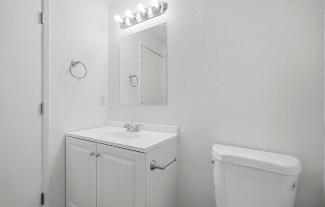 2 beds, 1 bath, 1,000 sqft, $1,275, Unit 11