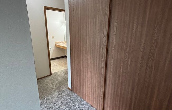 3 beds, 1.5 baths, 1,204 sqft, $1,569, Unit 5176 04
