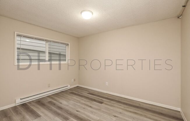 2 beds, 1 bath, $1,150, Unit 1122 3