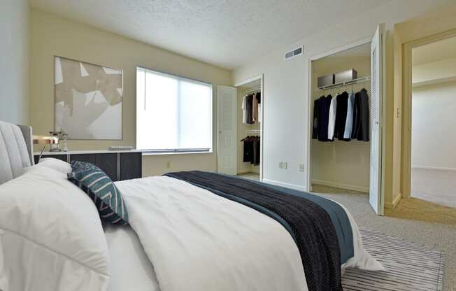 Bedroom at Heatherwood Apartments, Grand Blanc