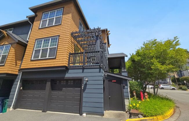 Spacious 3BR/3.5BA Townhome in Desirable Education Hill – Prime Redmond Location!