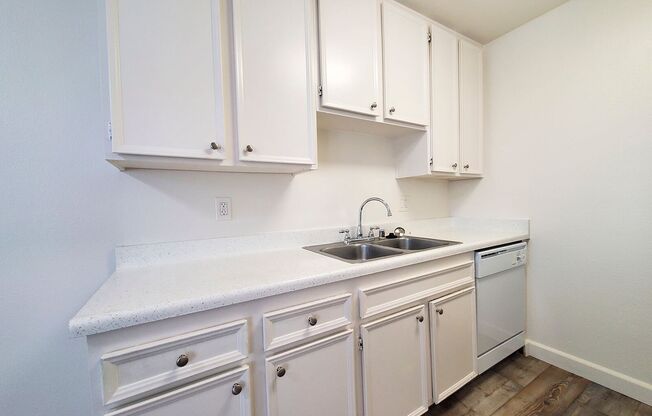 2 beds, 2 baths, $2,025, Unit 1043-F