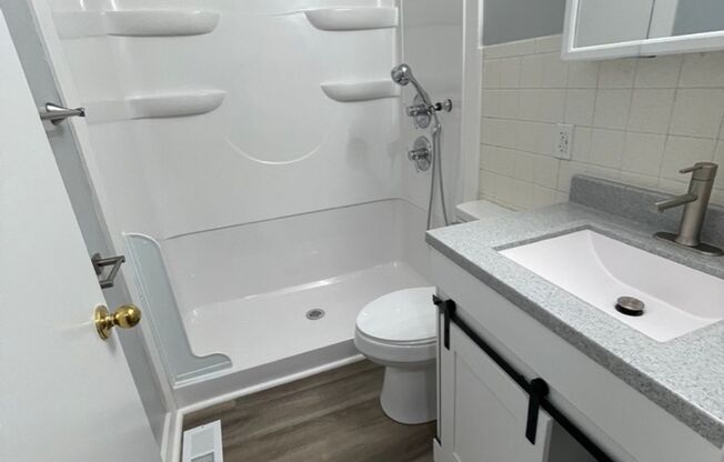 2 beds, 1 bath, 919 sqft, $850, Unit 2 Bedroom West Colonial Floorplan