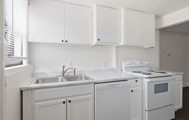 2 beds, 1 bath, 650 sqft, $950, Unit 1015 N Scott Avenue #10