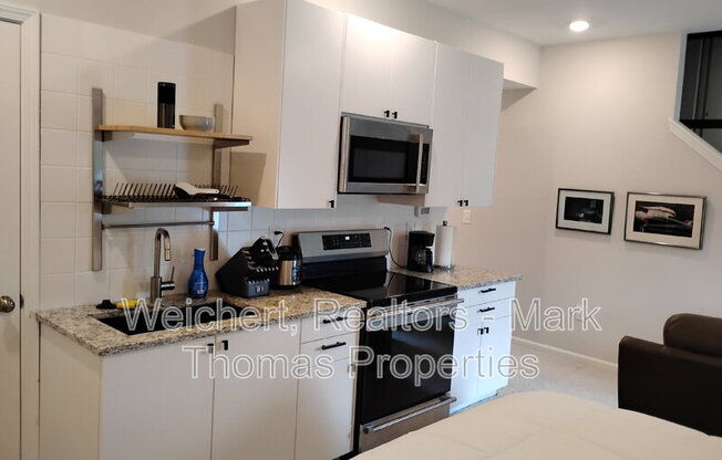 1035 MANORHAVEN DR