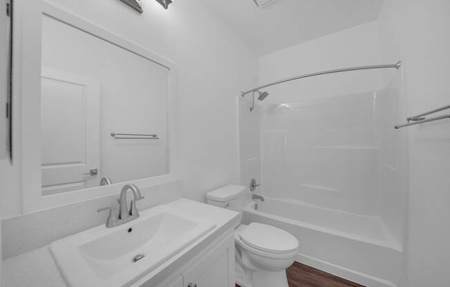 Heritage Plaza Apartment Homes Bathroom