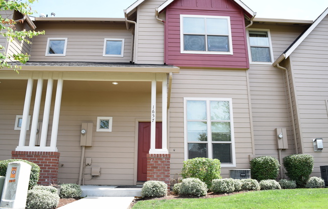Beautiful 3 bed 2.5 bath townhome for rent!