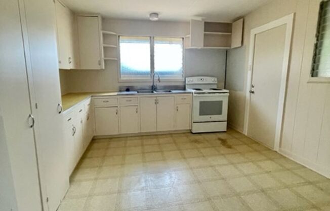 3 beds, 1 bath, $2,450