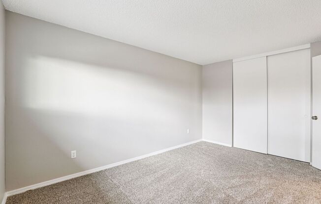 2 beds, 1 bath, 832 sqft, $1,479, Unit 4-40