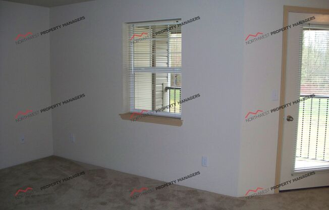 2 beds, 1 bath, 901 sqft, $1,450, Unit H-128