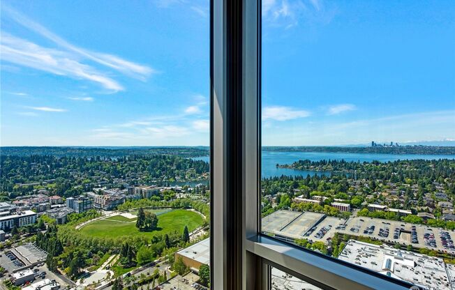 3Bd/2.5Ba Bellevue Condo