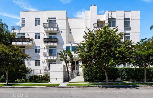 401 SERRANO AVE