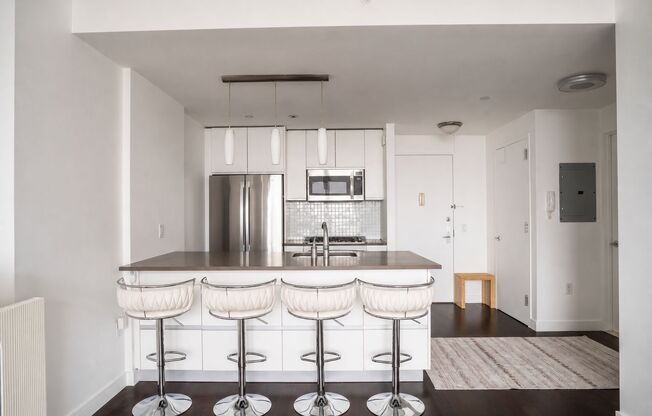 1 bed, 1 bath, 706 sqft, $4,795, Unit 22G